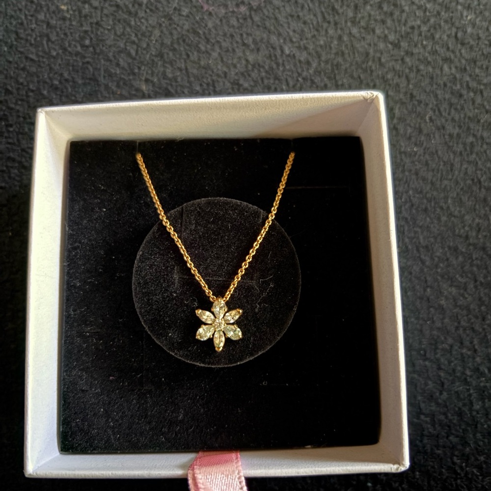 Pandora Gold Flower Pendant Necklace